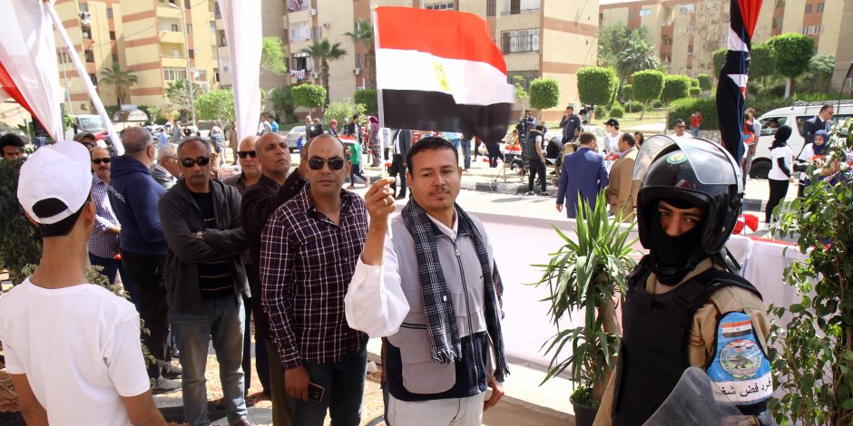 توافد المواطنين على لجان مصر الجديدة لليوم الثاني من الانتخابات الرئاسية