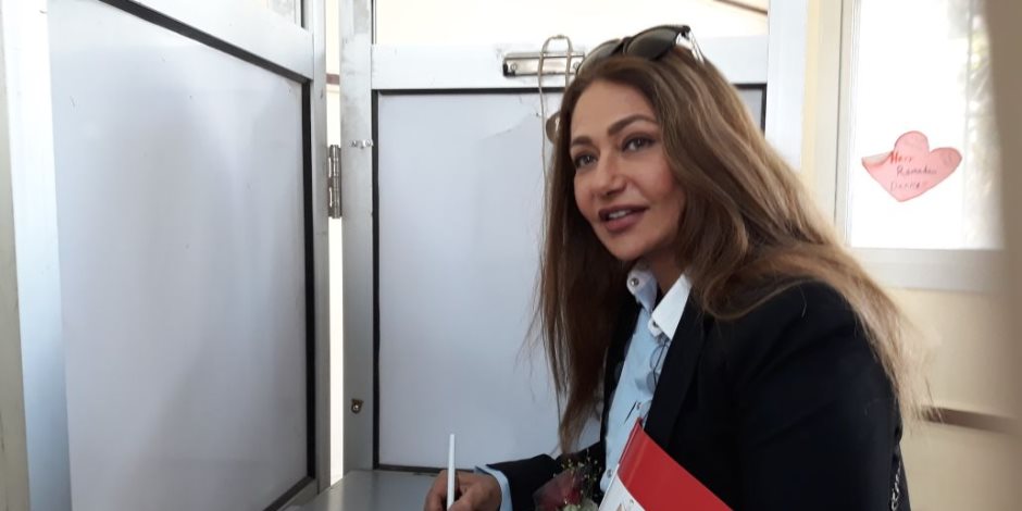 ليلى علوي لـ صوت الأمة: مبسوطة بمشاركة ستات مصر في الانتخابات (فيديو) 