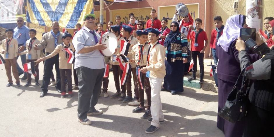 طوابير أمام لجان الاقتراع بالخارجة للتصويت في انتخابات الرئاسة (صور)