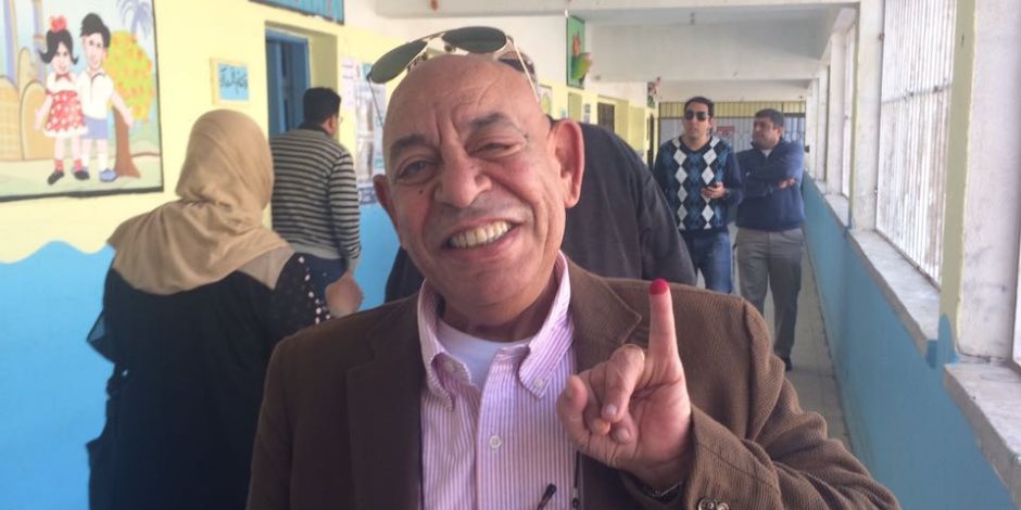 عبد الله جورج عضو مجلس إدارة نادي الزمالك يدلى بصوته بانتخابات الرئاسة 