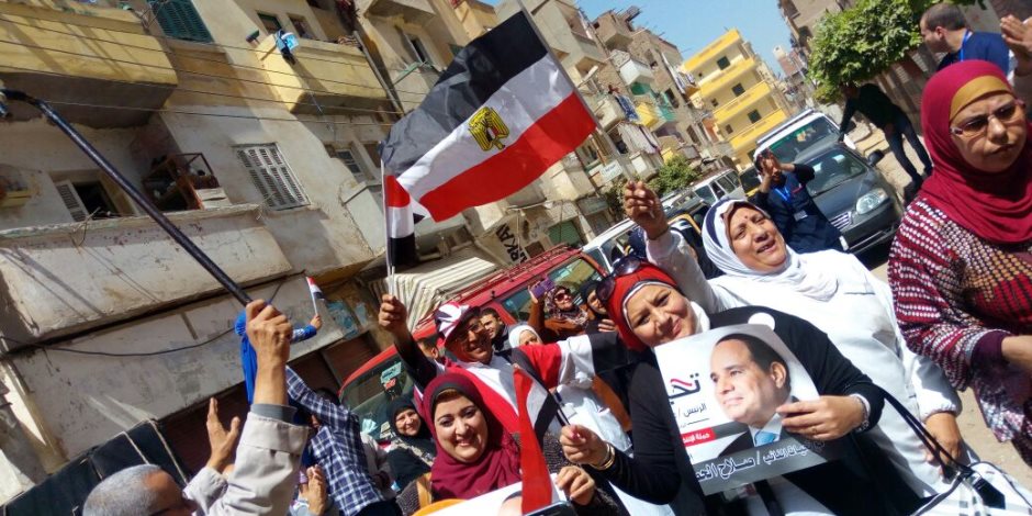 كبير مشجعي منتخب مصر يقود مسيرة للمشاركة في الانتخابات بكفر الزيات (صور)      