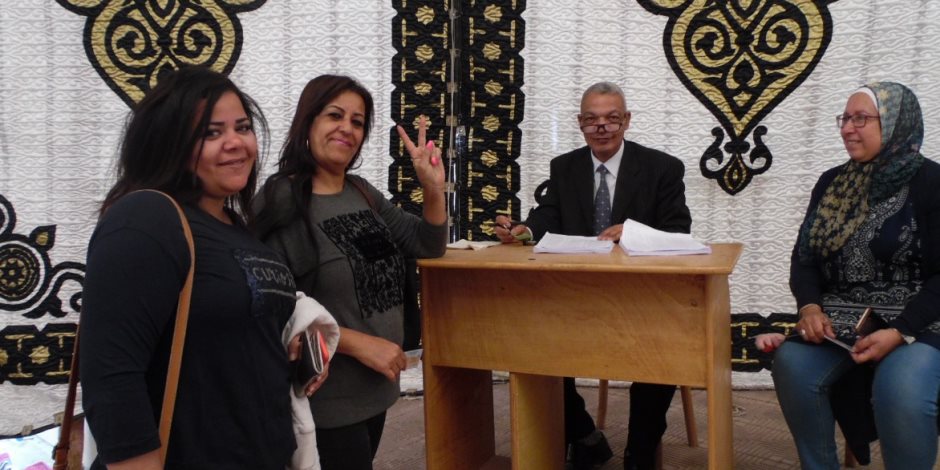 في مصر الجديدة.. زحام على التصويت في منتصف اليوم والنساء يتصدرن المشهد (صور)