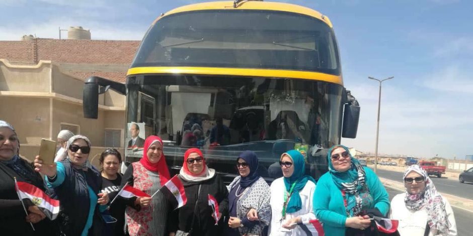 اتحاد عمال مصر يوفر حافلات لمشاركة العمال في الانتخابات الرئاسية (صور)