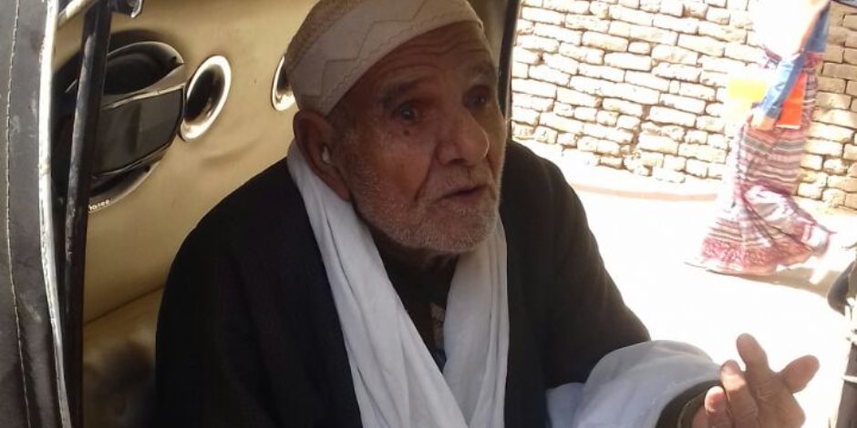 ناخب عمره 92 عامًا في سرس الليان: دمى فداءً لمصر.. والسيسي يستحق دعم الشعب