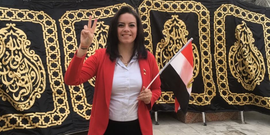 النائبة سيلفيا نبيل تدلي بصوتها في الانتخابات الرئاسية بمدينة نصر (صور)