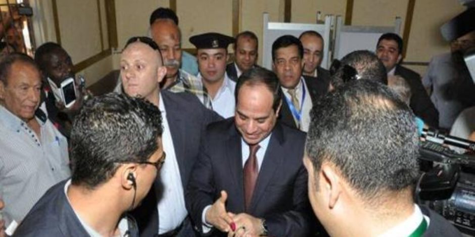 الرئيس السيسي يدلي بصوته في الانتخابات الرئاسية (صور)
