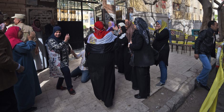 في آخر ساعات التصويت.. تزايد أعداد الناخبين بلجان منشأة القناطر بالجيزة في آخر ساعات التصويت.. تزايد أعداد الناخبين بلجان منشأة القناطر بالجيزة