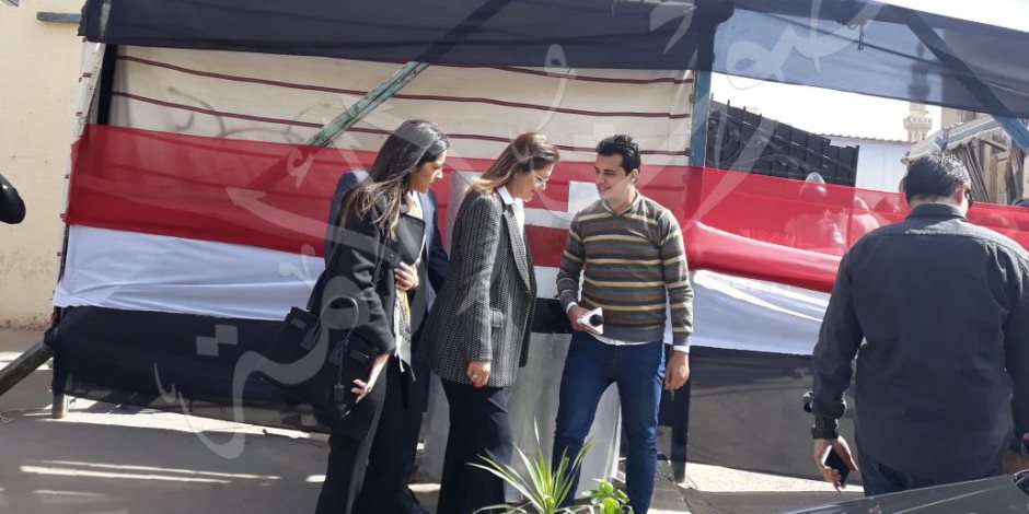 وزيرة التخطيط تدلي بصوتها في الانتخابات الرئاسية بمصر الجديدة (صور وفيديو)