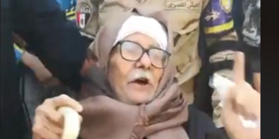 عجوز 80 عاما بالمنيا: حضرت رغم مرضى لانتخاب رئيس وطنى يحمى مصر