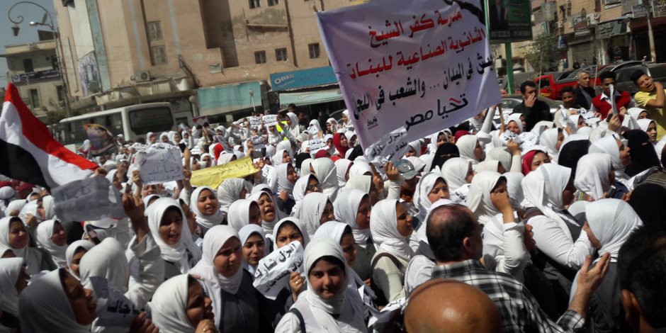 مسيرة طالبات تطوف شوارع كفر الشيخ لحث المواطنين على المشاركة بانتخابات الرئاسة (فيديو والصور  ) 