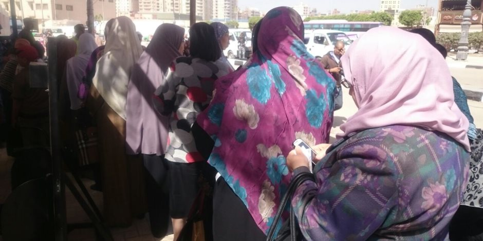 سيدات فيصل يحتشدن أمام اللجان الفرعية للإدلاء بأصواتهن في انتخابات الرئاسة