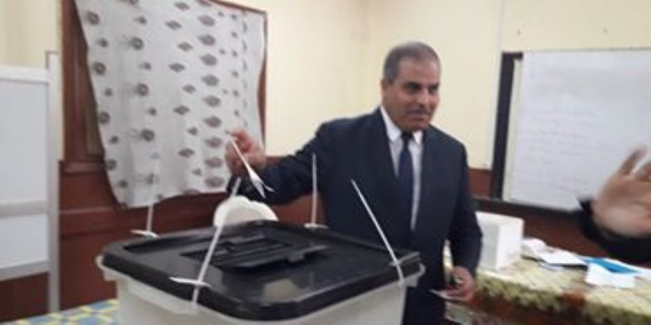 رئيس جامعة الأزهر يدلي بصوته في الانتخابات الرئاسية (صور) 
