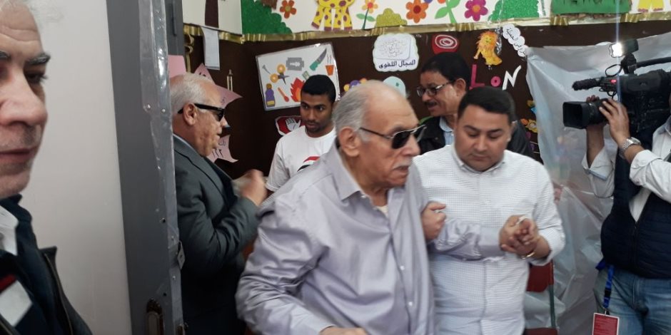 محافظ بورسعيد يدلي بصوته في الانتخابات الرئاسية بلجنة مدرسة القناة الابتدائية (فيديو وصور  ) 