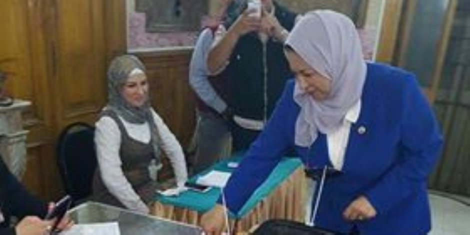نائبة محافظ القاهرة تدلى بصوتها فى الانتخابات الرئاسية وتطالب المواطنين بالمشاركة