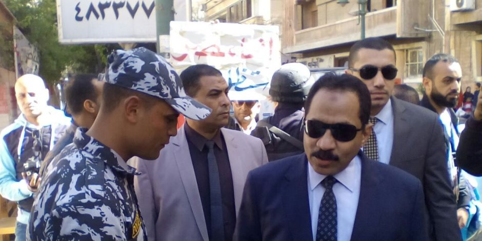 مدير أمن الإسكندرية يتفقد اللجان الانتخابية في مكان محاولة اغتياله (صور) 