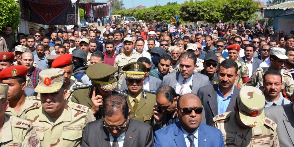 محافظ الغربية ومدير الأمن يتقدمان جنازة الشهيد محمد مرسي (صور)