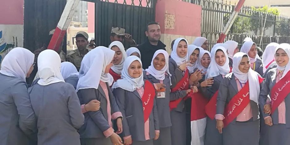  طالبات تمريض الدقهلية يجوبون المحافظة بالأعلام للحث على المشاركة بالانتخابات