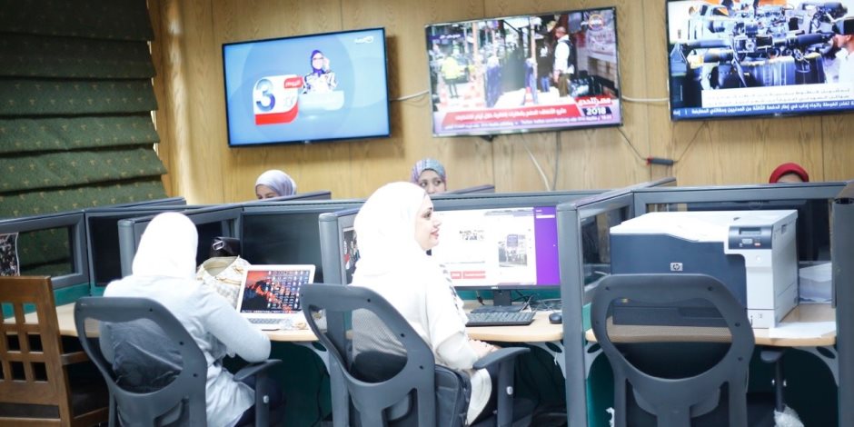 استمرار انعقاد غرفة عمليات "متابعة العملية الانتخابية" للسيسي (صور) استمرار انعقاد غرفة عمليات "متابعة العملية الانتخابية" للسيسي (صور)