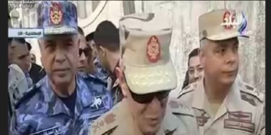 رئيس الأركان يتفقد إحدى لجان الانتخابات الرئاسية بالإسكندرية