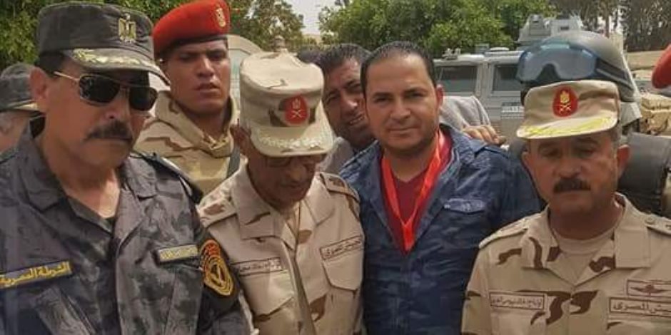 قائد الجيش الثاني يتفقد أوضاع الانتخابات الرئاسية بالشيخ زويد في شمال سيناء   (صور)