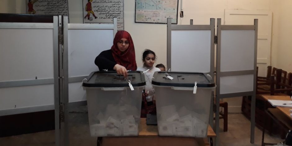 رغم العاصفة إقبال متزايد على التصويت بمصر الجديدة (صور وفيديو )