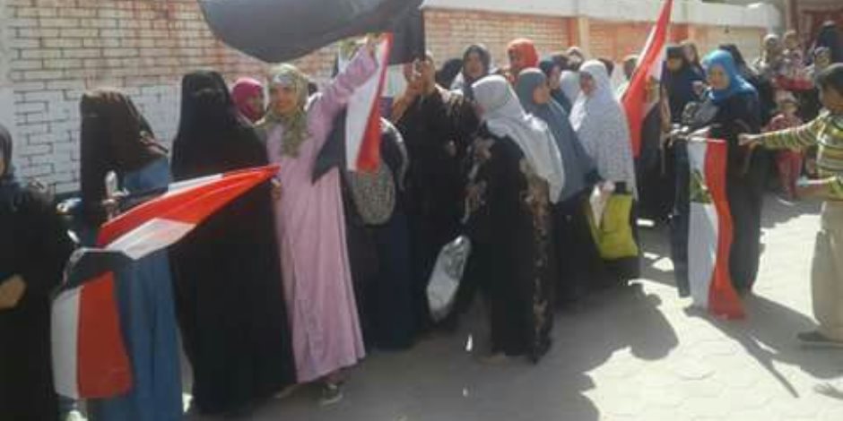 إقبال كثيف من السيدات على لجان انتخابات الرئاسة بالعجمى غرب الإسكندرية (صور)