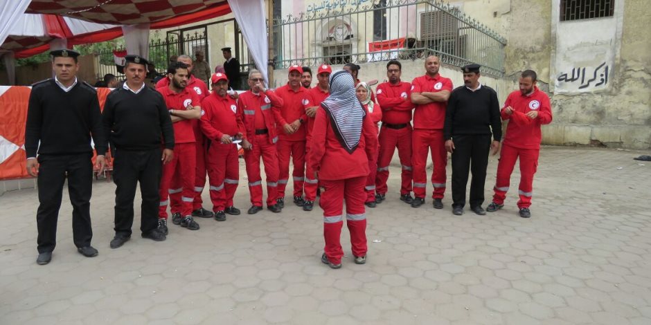 الهلال الأحمر المصري يتفقد اللجان الانتخابية بحلوان (صور) 