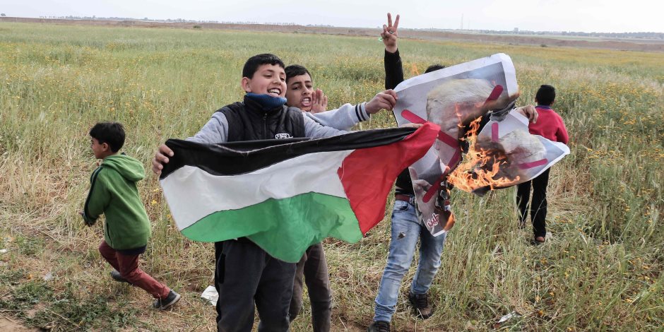استشهاد فلسطينيا وجرح العشرات بعد اعتداء قوات الاحتلال على مسيرة بيوم الأرض (صور)