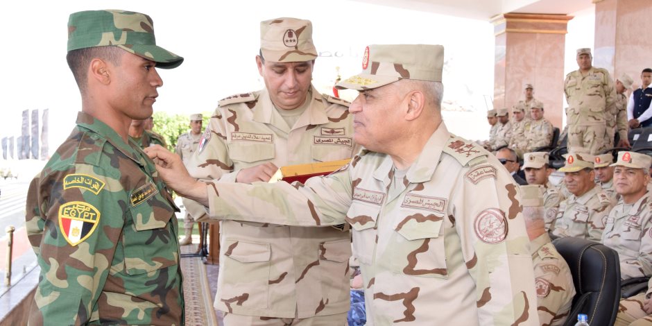 وزير الدفاع يكرم دفعة الرديف المشتركين في عملية «سيناء 2018»