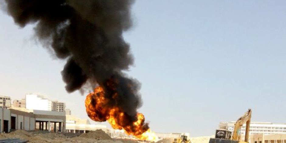 الحماية المدنية تسيطر على حريق سقالات متحف الهرم الكبير (صور)