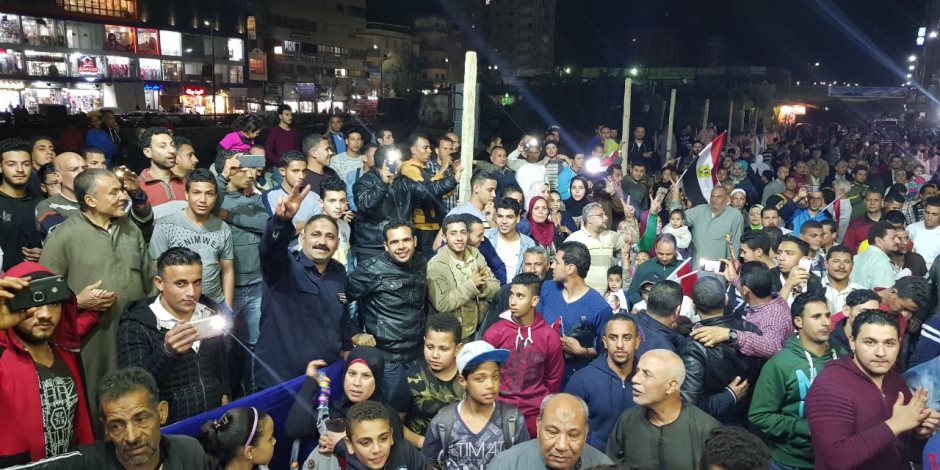 "ميدان الدقى" يحتفل بفوز السيسي فى انتخابات الرئاسة (صور)