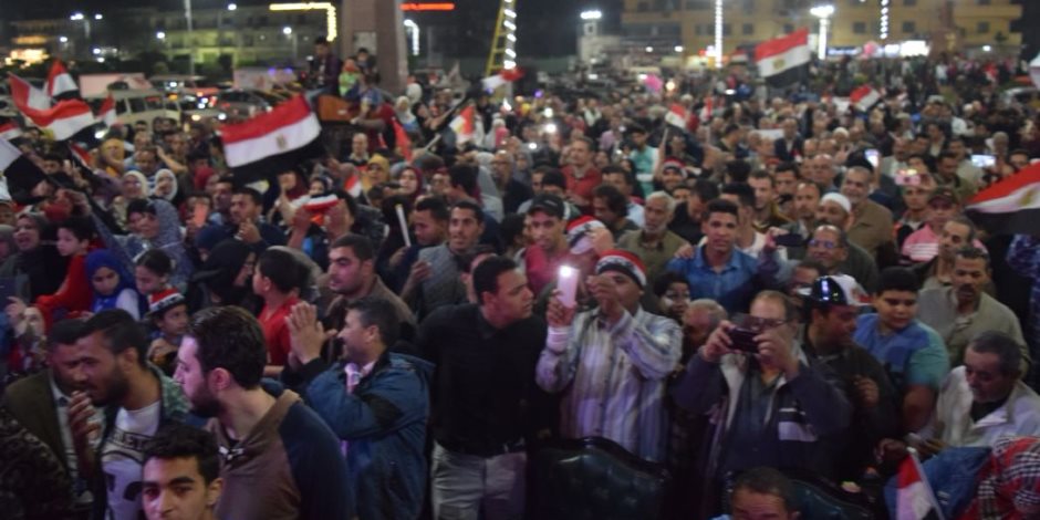 الآلاف يواصلون احتفالاتهم بفوز السيسي لفترة رئاسية ثانية في المنصورة (صور)