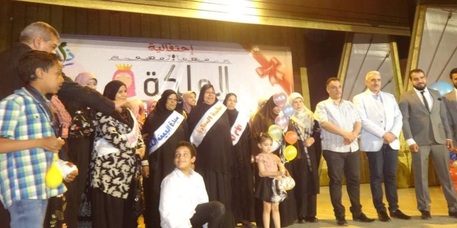 رئيس مدينة الأقصر يشهد تكريم 5 أمهات برحلات عمرة (صور)
