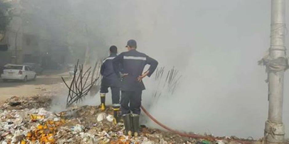 الحماية المدنية تسيطر على حريق في ترعة الزمر بالجيزة (صور)