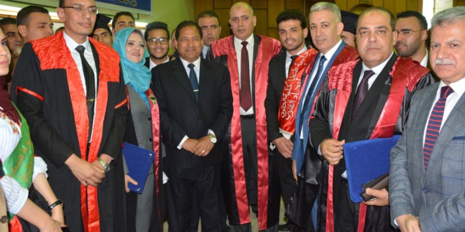 محافظ الغربية يشارك في حفل تخريج الدفعة 33 من كلية الحقوق جامعة طنطا (صور)