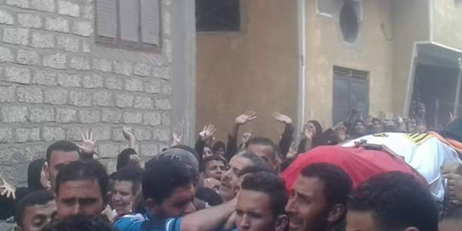 الآلاف تشيع جثمان شهيد سيناء بمسقط رأسه بالدقهلية