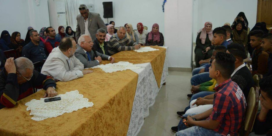 محافظ بورسعيد يشارك نزلاء دار الأيتام الاحتفال بـ «يومهم» 
