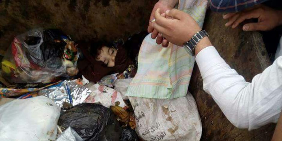 النيابة تأمر بدفن وتشريح جثة طفل عثر عليه في مقلب زبالة بأوسيم (صور)