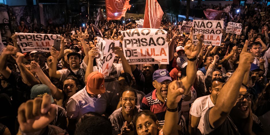 مظاهرات في البرازيل احتجاجا على اعتقال لولا دا سيلفا لسجنه 12 عاما (صور)