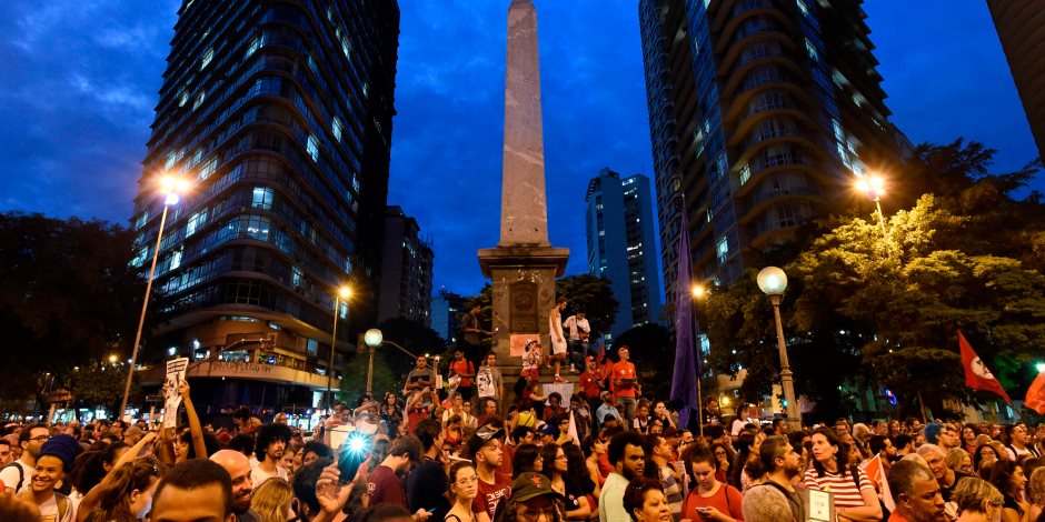 لليوم الثاني.. تواصل الاحتجاجات في البرازيل بعد اعتقال لولا دا سيلفا (صور)
