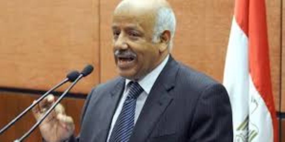 بلاغ يتهم الوزير الأسبق أحمد سليمان بإهانة القضاء عبر القنوات الإخوانية