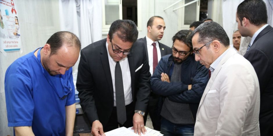 وزير التعليم العالى يصدر 3 توجيهات خلال زيارته المفاجئة لمستشفى الدمرداش (صور)