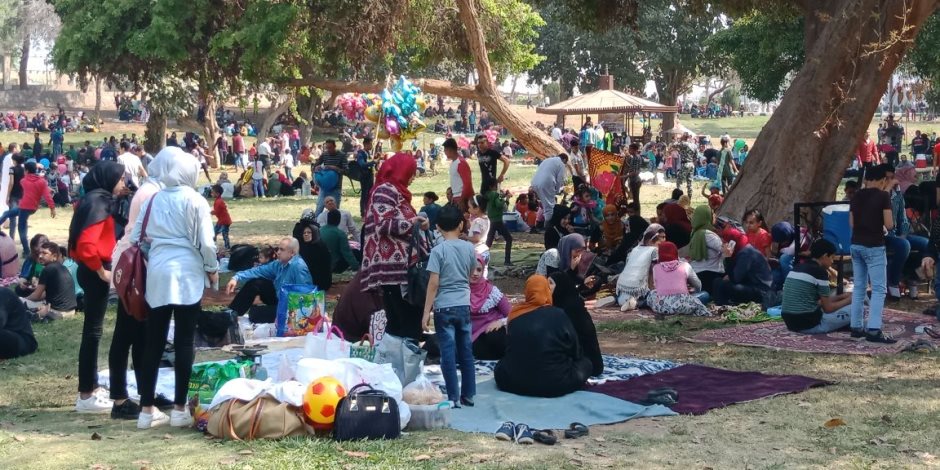 ‎بدء توافد مئات المواطنين بالحدائق والمتنزهات بالقليوبية للإحتفال بشم النسيم (صور)
