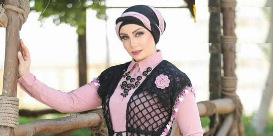 مصمم الأزياء " محمد يسين" يقدم مجموعة أنيقة للمحجبات بالألوان الزاهية