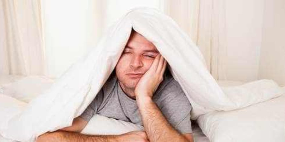 النوم المرتبط بالقلق والأرق يزيد من مخاطر الإصابة بالألزهايمر 