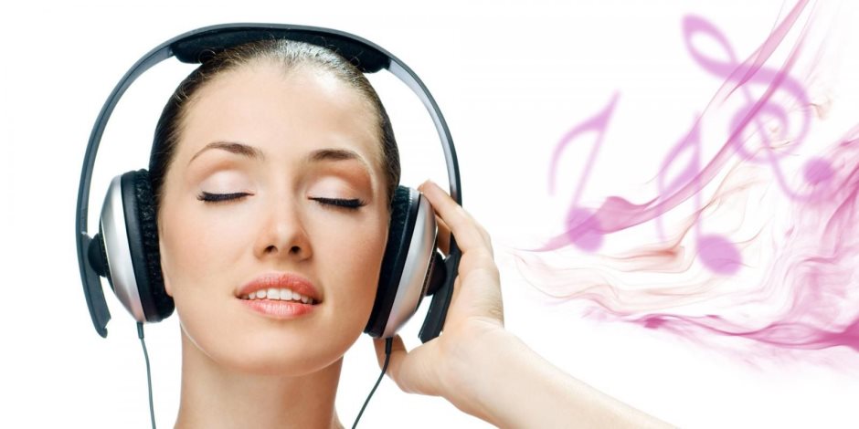 فوائد استماع الموسيقى على جسم الإنسان.. تعالج الاكتئاب 
