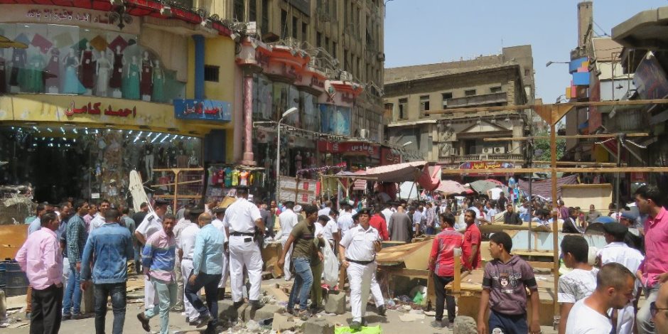 أمن القاهرة يشن حملة أمنية مكبرة بميدان العتبة (صور)