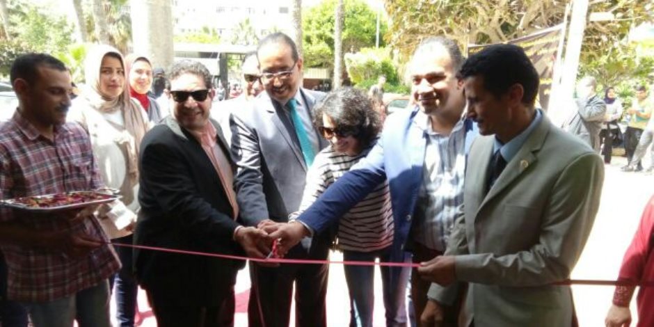 افتتاح معرض كتاب كلية آداب جامعة الإسكندرية (صور)