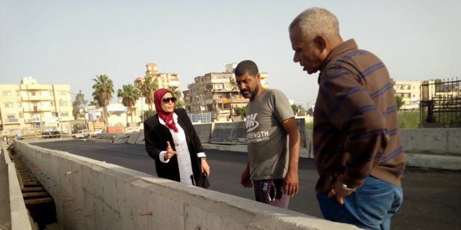 رئيس مدينة الحامول تتابع أعمال رصف الكوبري وإعادة تخطيط ميدان الشهداء (صور)