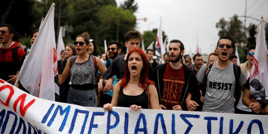 مظاهرات حاشدة في اليونان احتجاجا على الضربة الثلاثية ضد سوريا (صور)